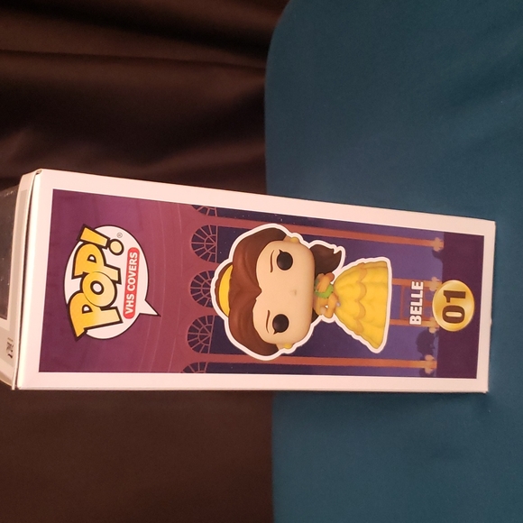 Beauty and the Beast - Belle Funko 01 - Picture 2 of 4